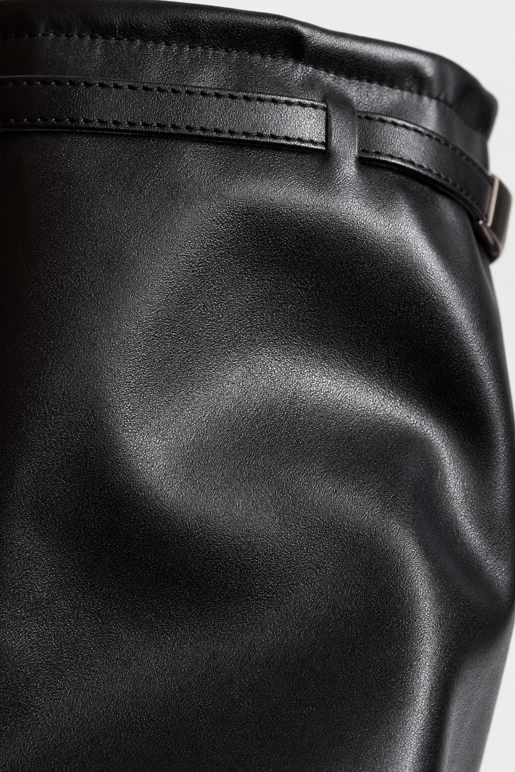 Bottes Montantes Plissées en Similicuir Noir à Boucle