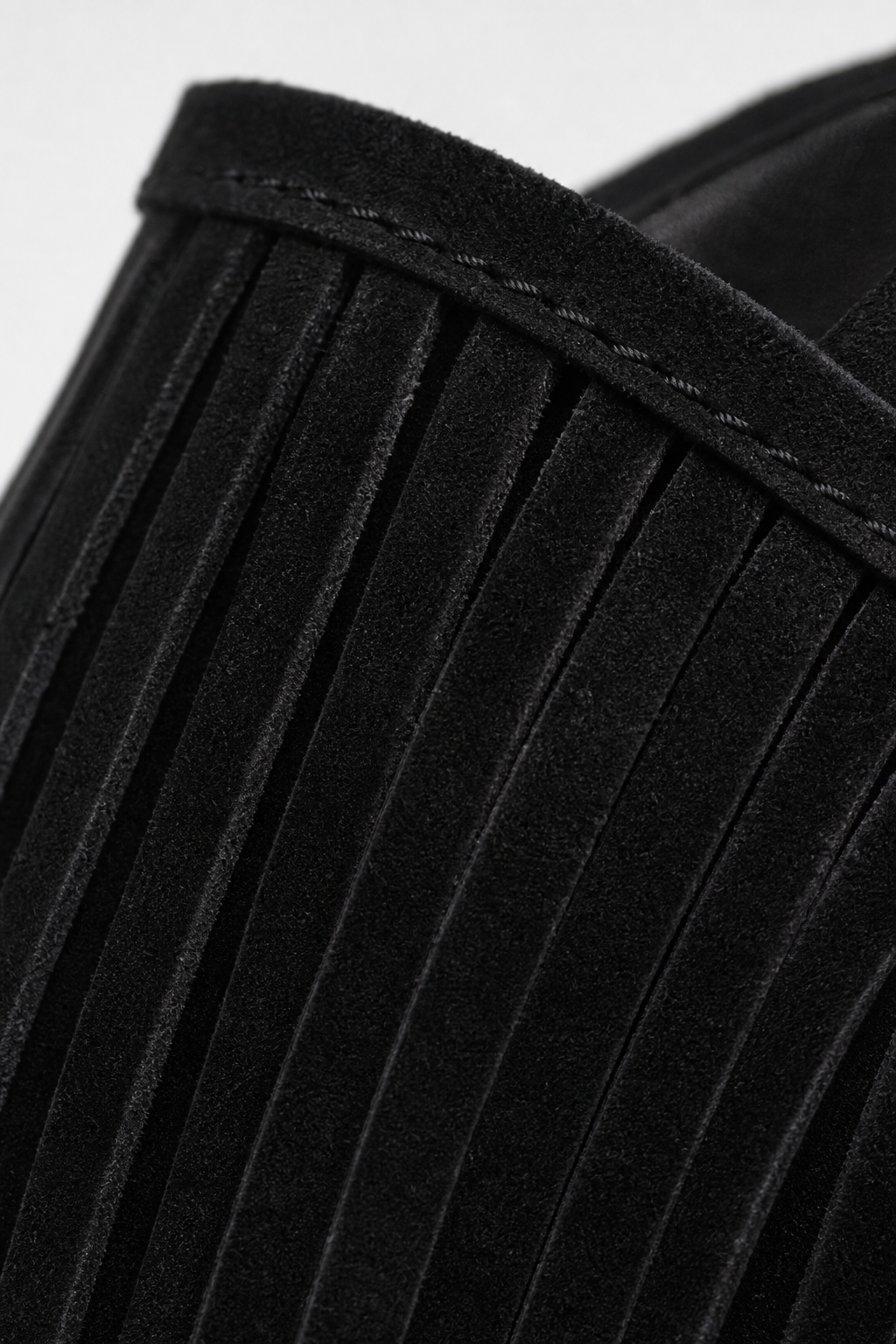 Bottine Compensée Noire à Franges en Suédine