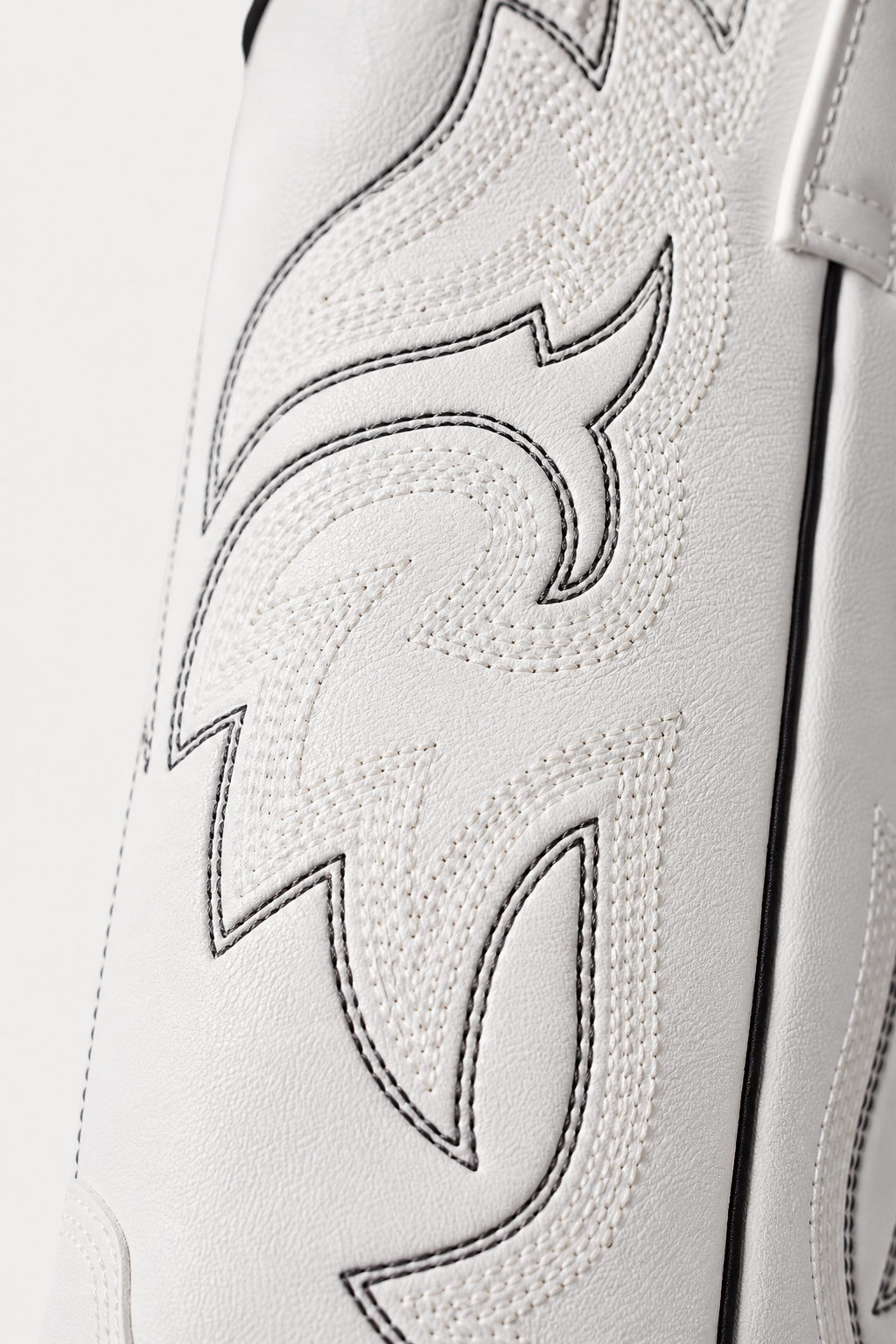 Bottes Santiags en Similicuir Blanc à Broderies Noires