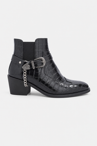 Bottines Noires Effet Croco Verni à Boucle Western et Chaîne