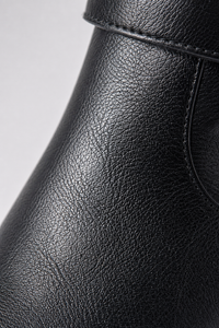 Bottes Noires Plissées à Brides Cloutées et Talon Bloc