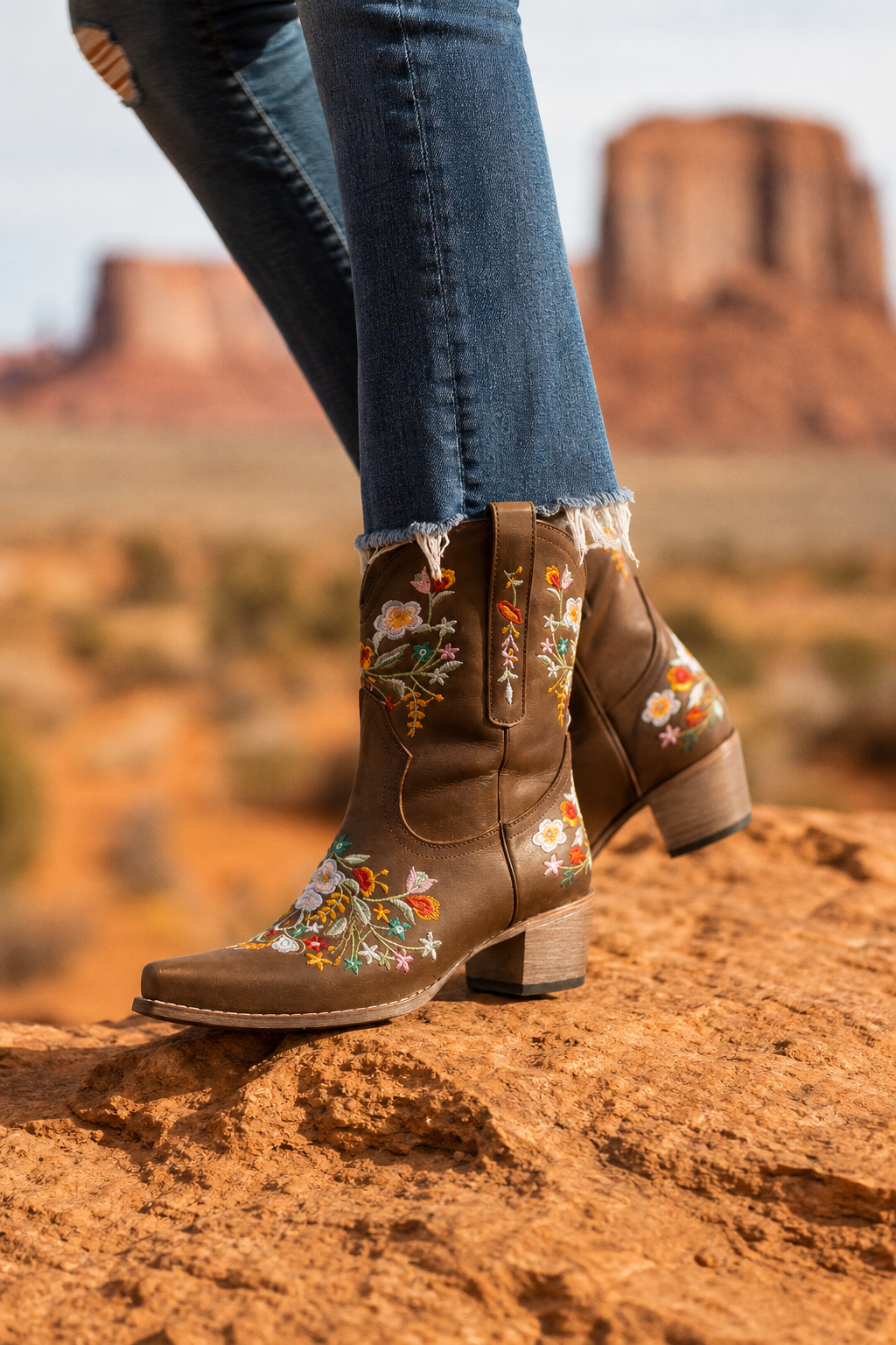 Bottes Santiags en Similicuir Marron à Broderies Florales
