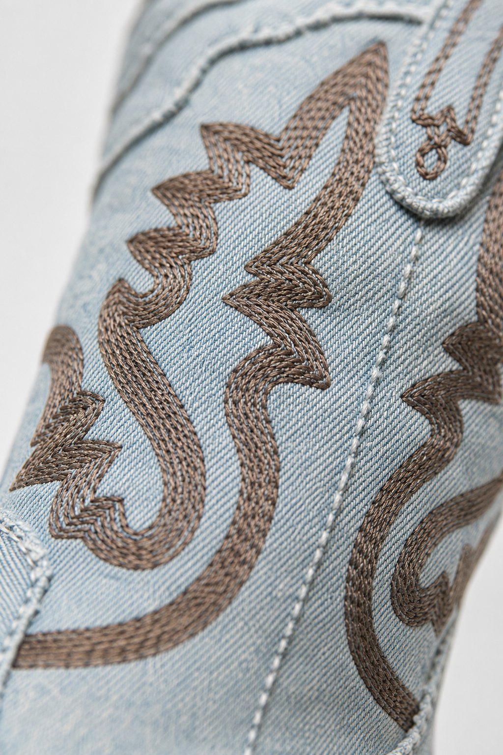 Bottes Santiags en Jean Clair à Broderies Western