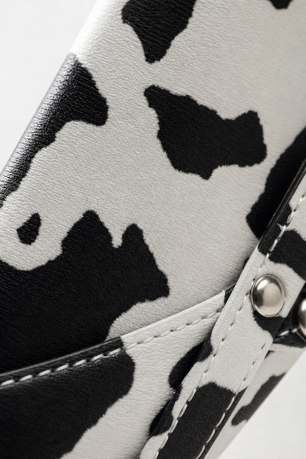 Bottes Santiags Mi-Mollet à Imprimé Vache Noir et Blanc