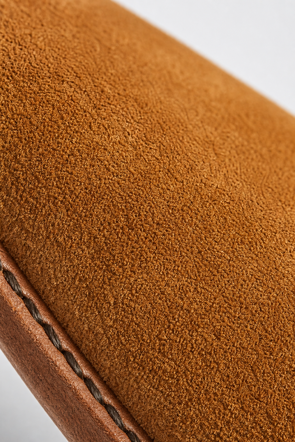 Bottines Pointues en Daim Camel avec Harnais
