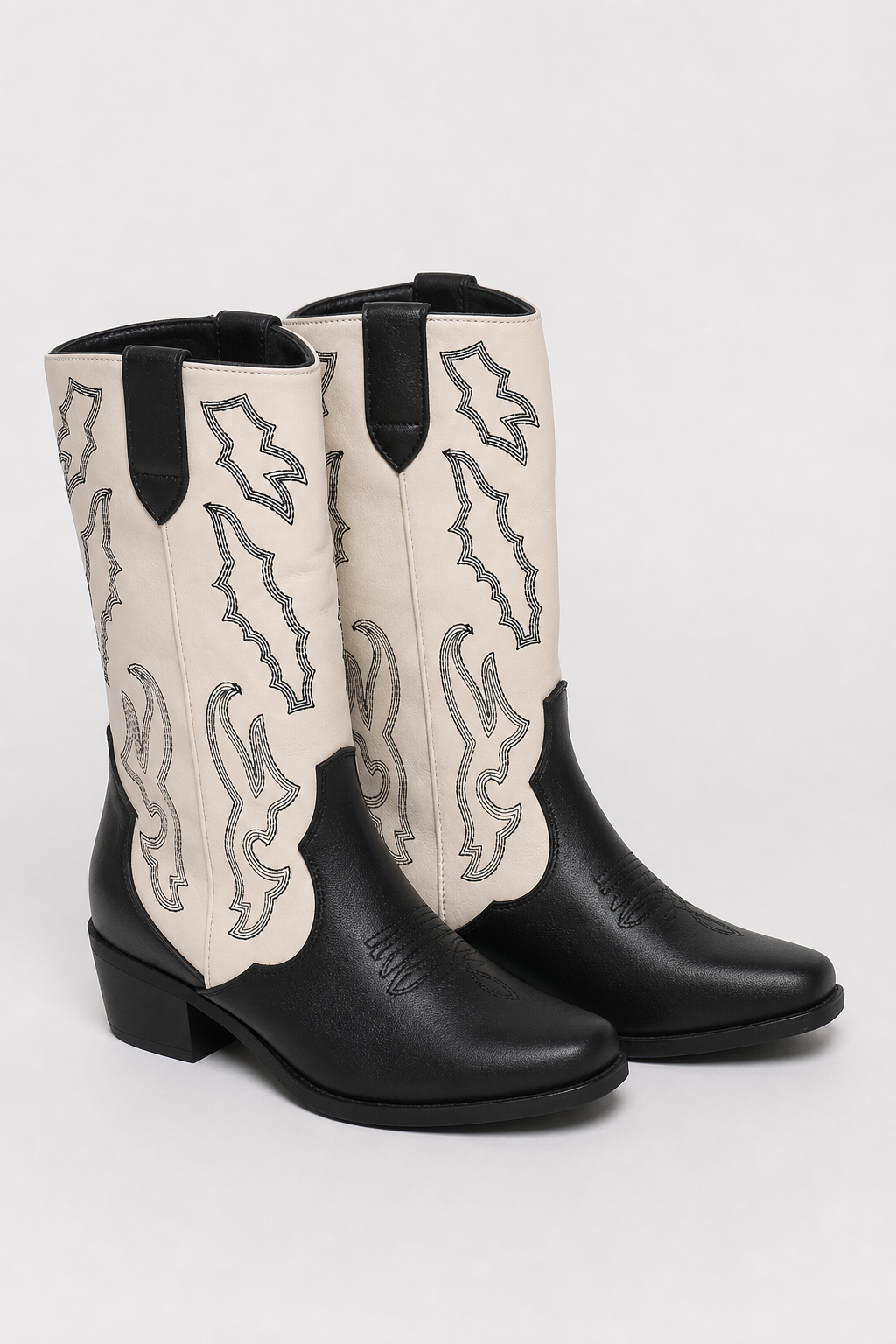 Bottes Santiags Bicolores Écru et Noir à Motifs Brodés