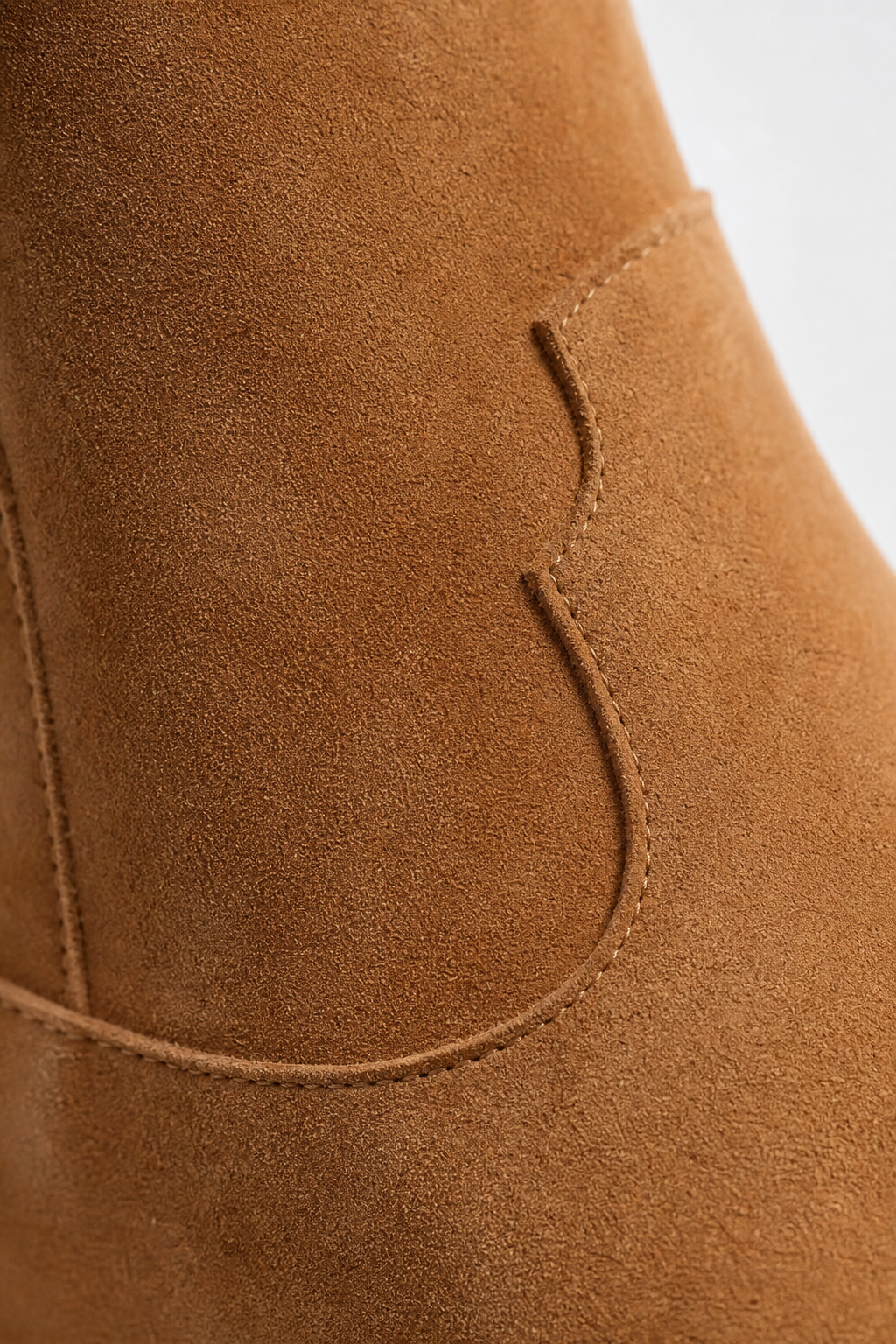 Santiags en Daim Camel à Bout Pointu et Talon Cubain