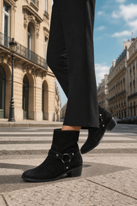 Bottines en Daim Noir à Bride Harnais et Anneau