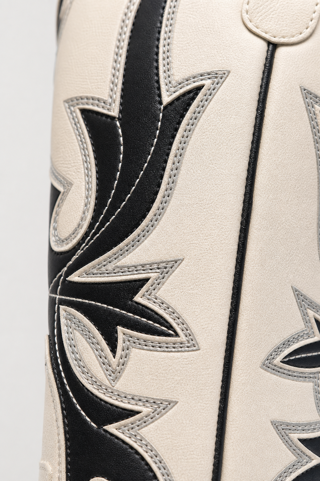 Bottes Santiags en Suédine Crème à Broderies Noires