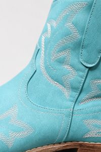 Bottines Santiags en Daim Turquoise à Broderies