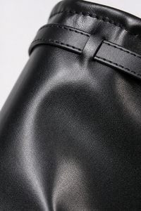 Bottes Plissées en Similicuir Noir à Bout Pointu