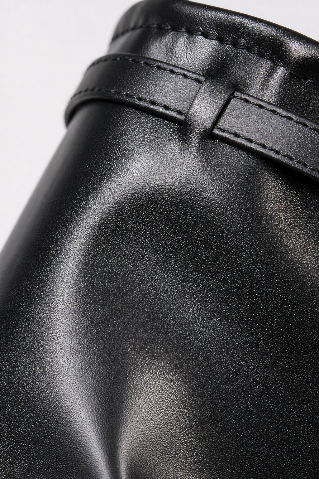 Bottes Plissées en Similicuir Noir à Bout Pointu