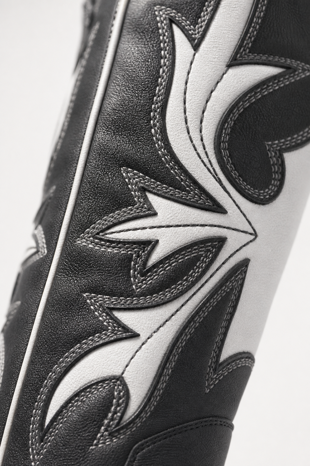 Bottes de Cowboy Bicolores Noir et Blanc Brodées