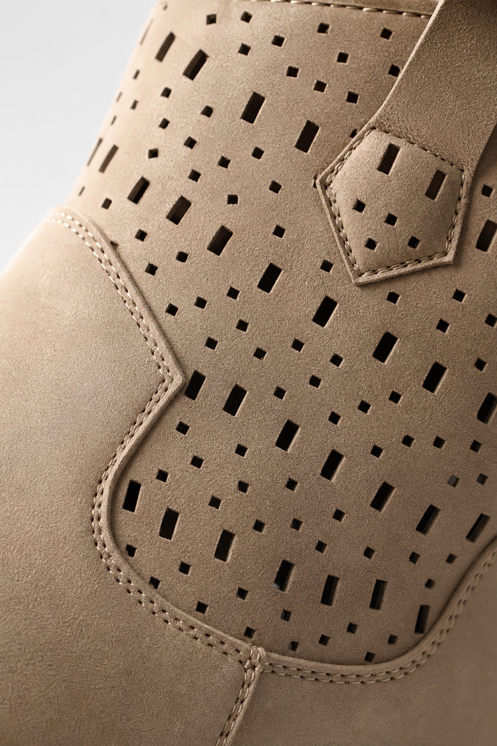 Bottines Taupe Perforées à Bout Pointu