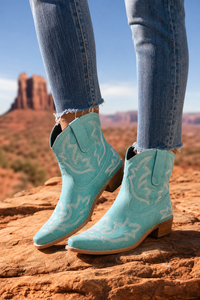 Santiags Courtes en Daim Turquoise Brodées