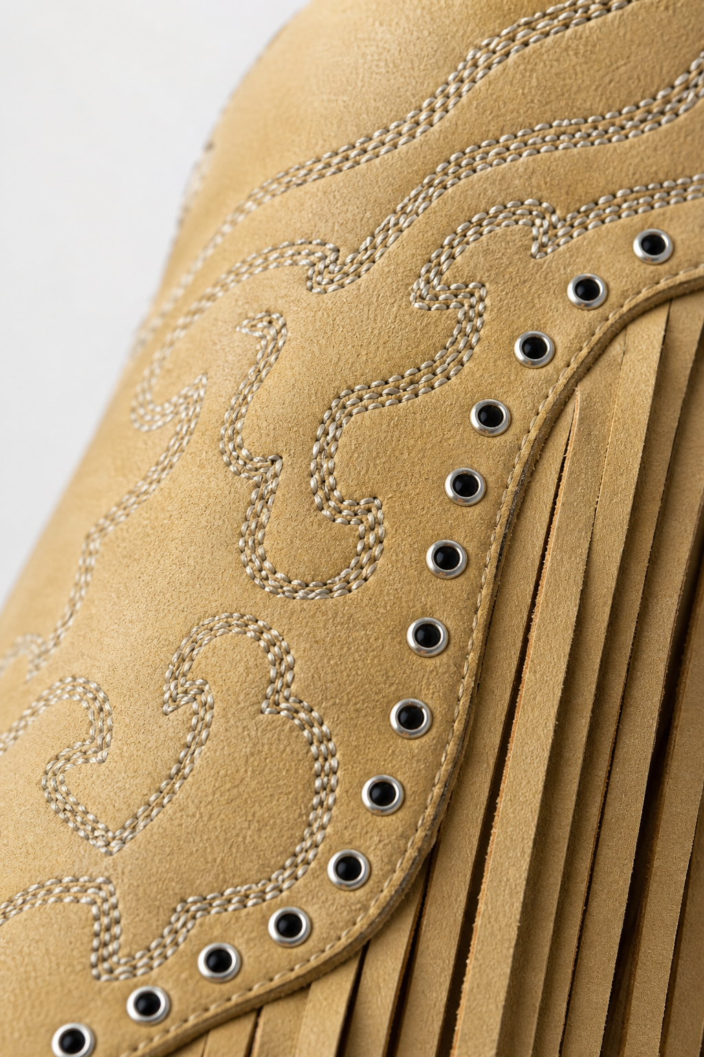 Bottes Santiags en Daim Beige à Franges et Clous