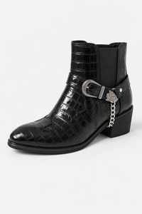 Bottines Noires Effet Croco Verni à Boucle Western et Chaîne