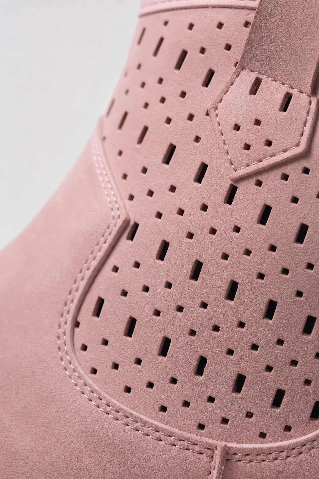 Bottines Western en Daim Rose Poudré Perforées