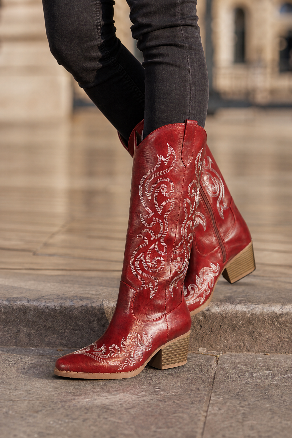 Bottes Santiags en Similicuir Rouge Bordeaux Brodées