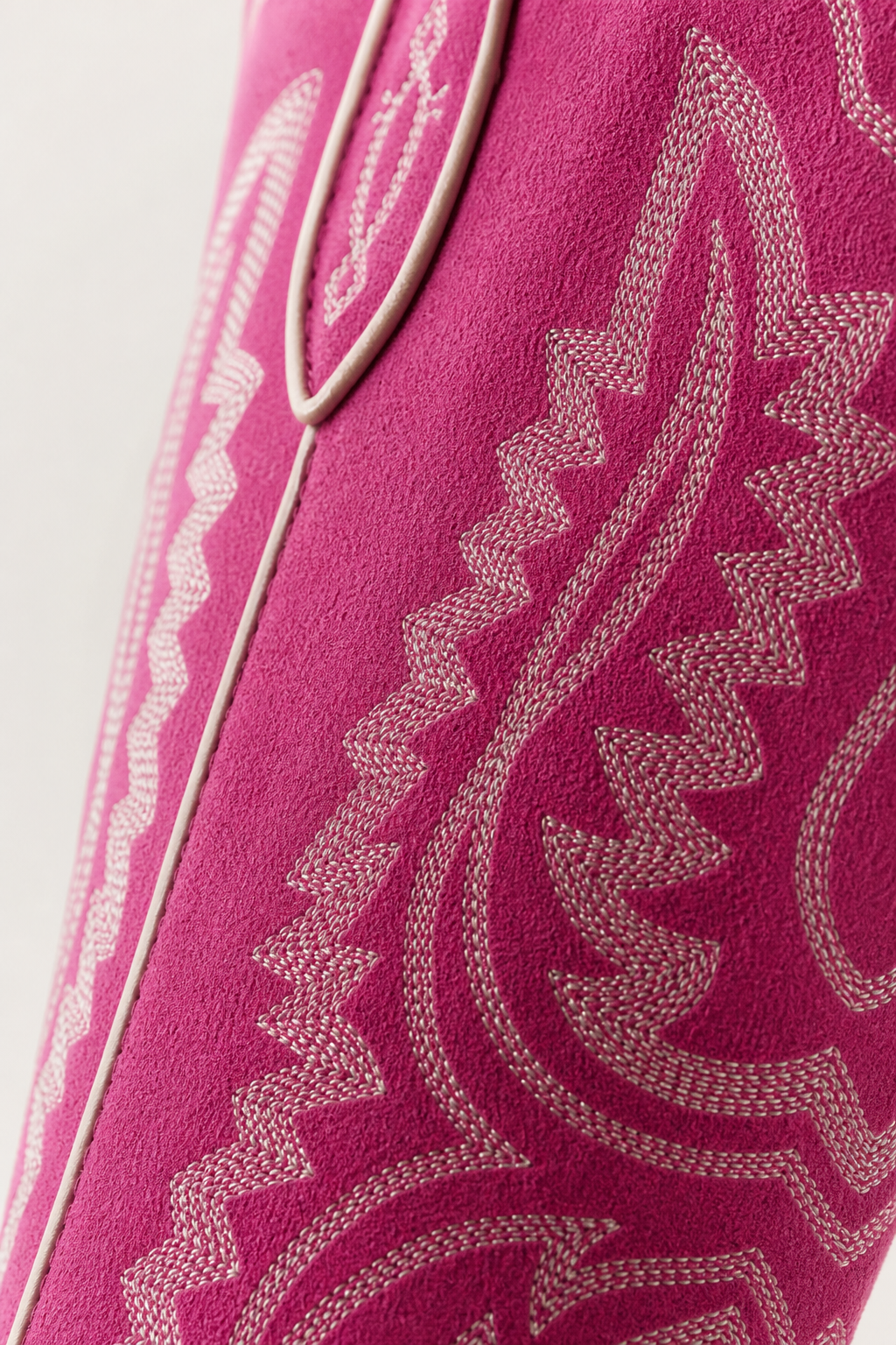 Bottes Santiags en Daim Fuchsia avec Broderies