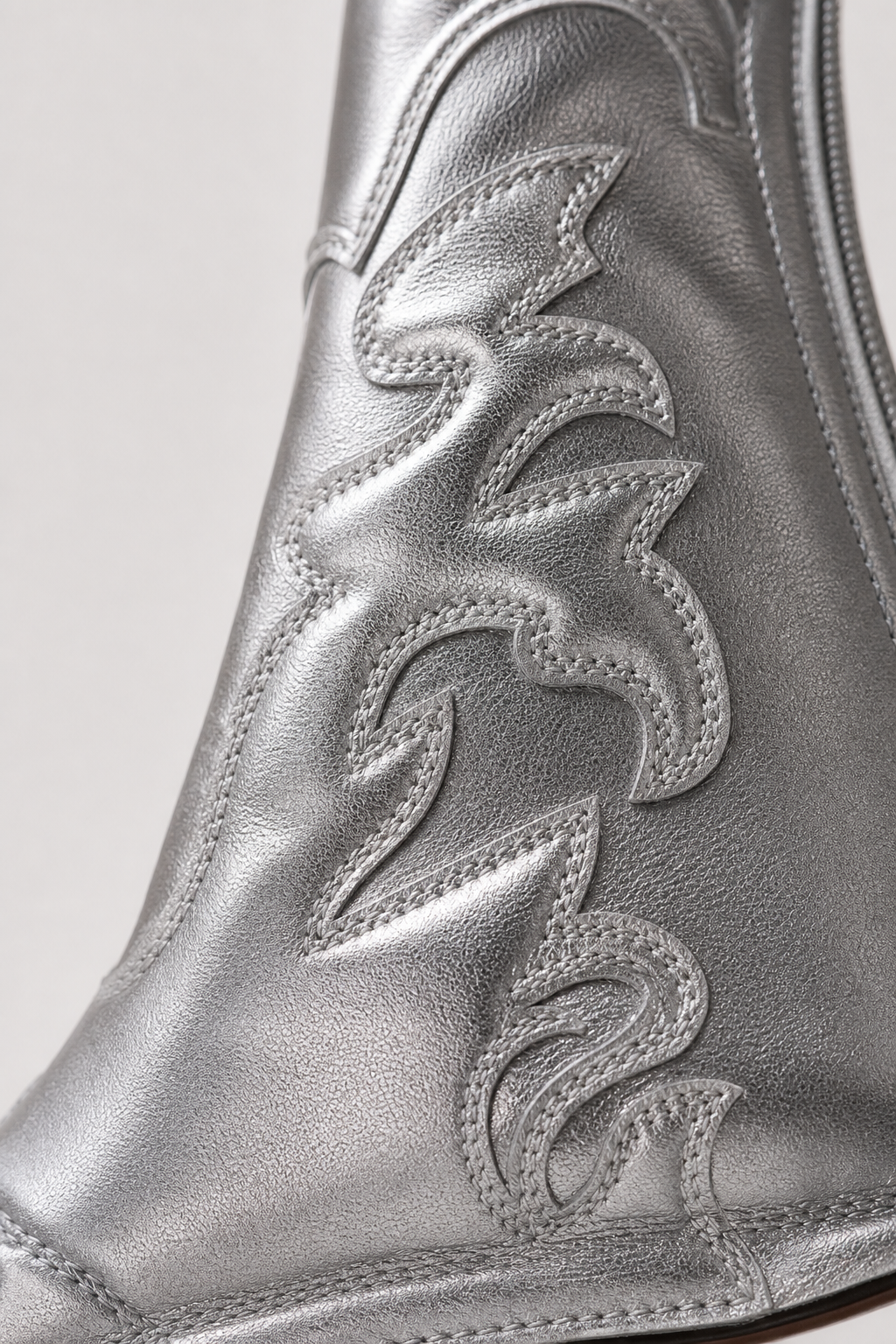 Bottes Santiags Argentées Métallisées à Broderies