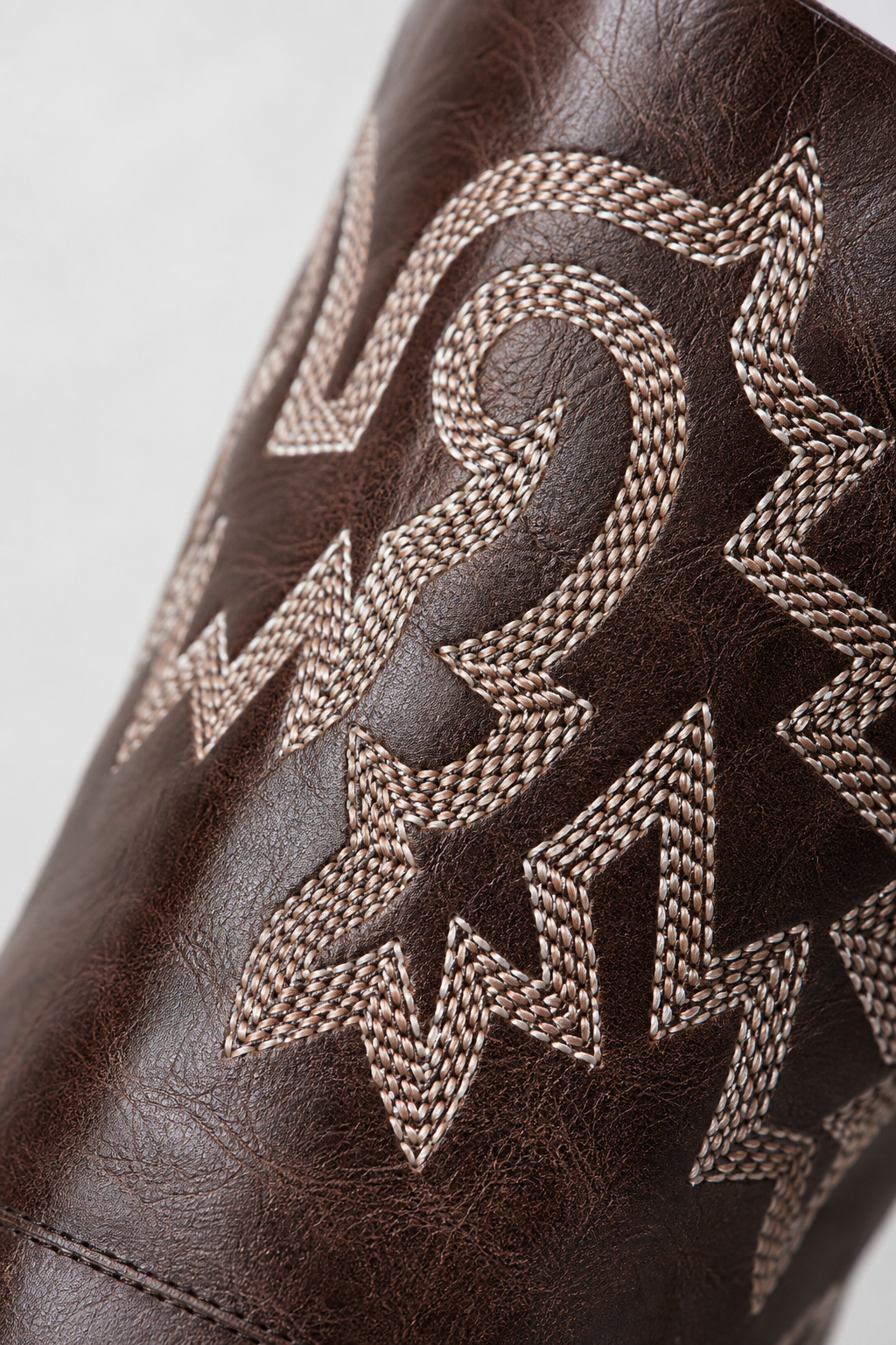 Bottes Santiags Hautes en Similicuir Marron Brodées