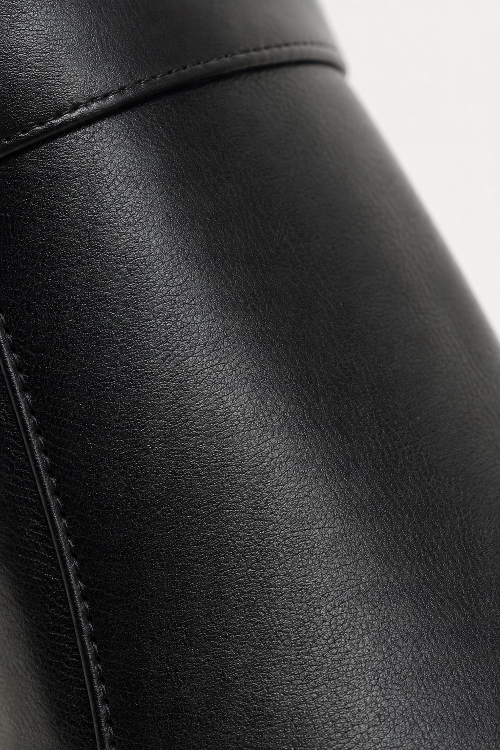 Bottes Hautes en Similicuir Noir à Bout Brillant